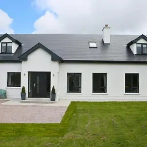 Luxury 6 Bedroom Spiddal Villa, Jacuzzi, Balcony Villa